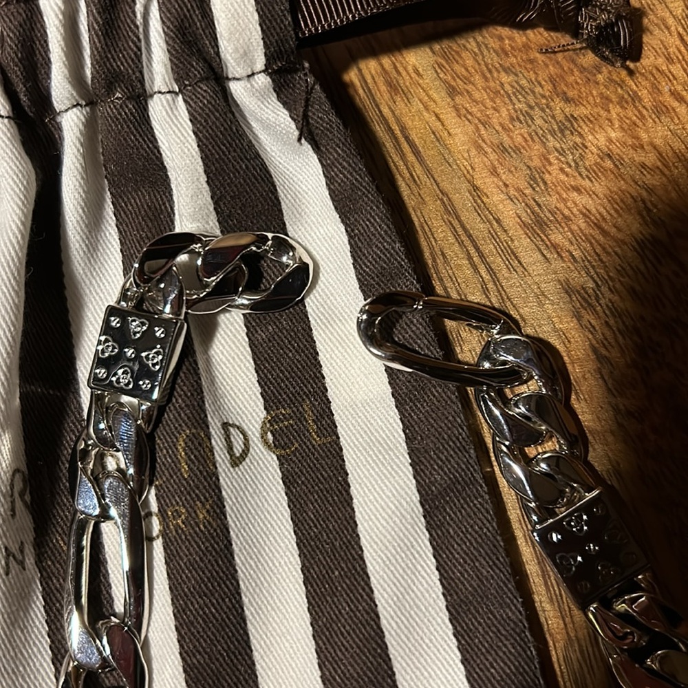 Henri Bendel New York Silver Tone Necklace BEAUTIFUL! - Picture 3 of 4
